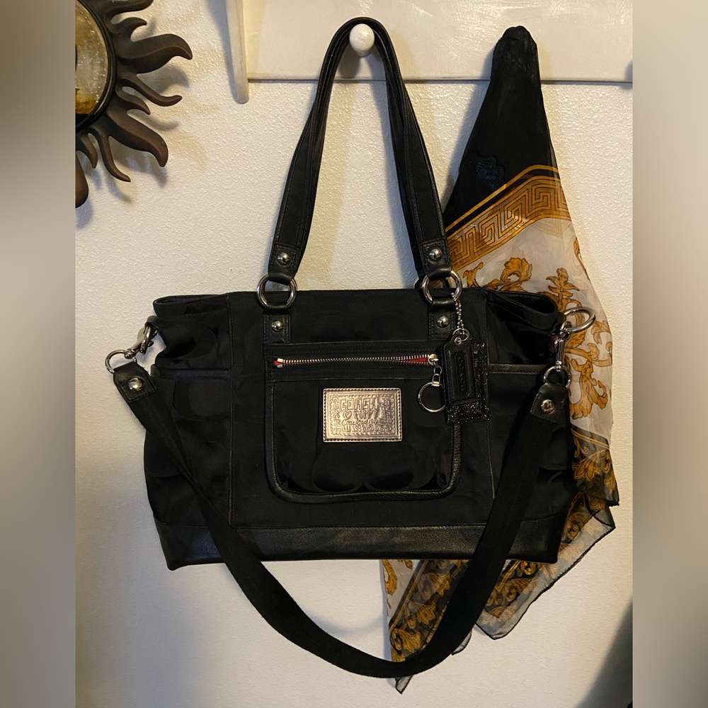 NWOT Coach 2009 Blk. Sateen “Poppy” Authentic in perfect condition. 15 x 10 in. - Picture 11 of 16